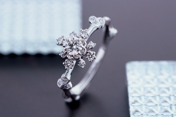 AbHeri アベリ 雪の結晶婚約指輪